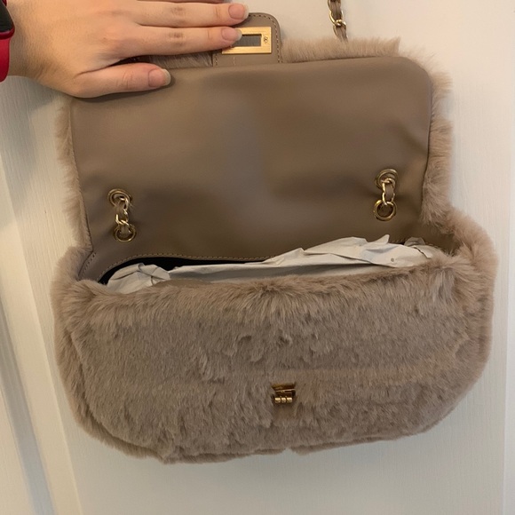Expression New York Beige Vegan Fur Flap Bag - Picture 13 of 16